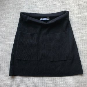 New w/o Tags Black Mini Sweater Zara Skirt Small